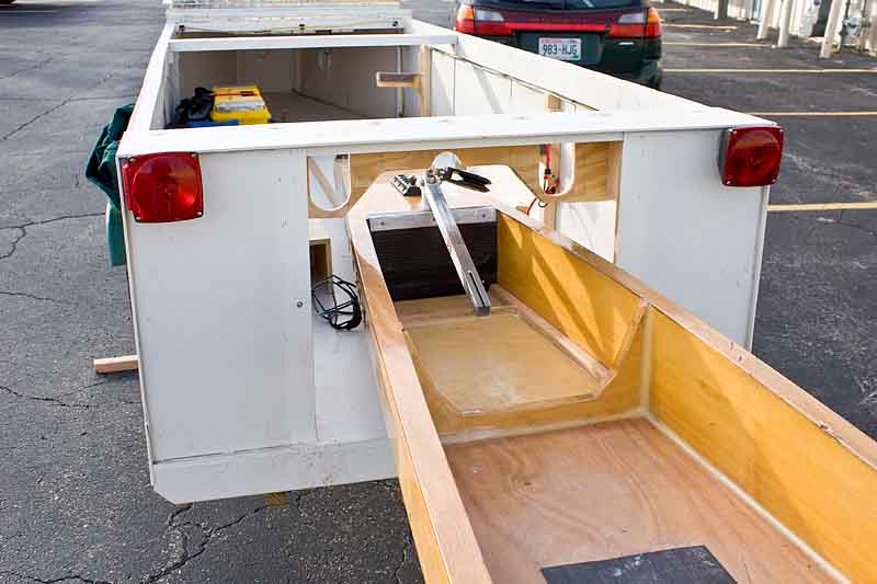 IMG_8546_800w.jpg - With the pins and bunge removed the hull can be pulled out the back.